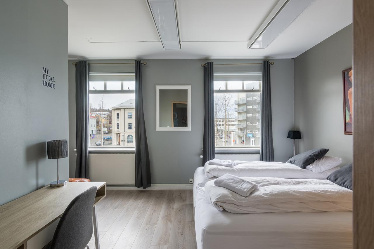 Town Square Guesthouse อาคูเรย์รี ภายนอก รูปภาพ