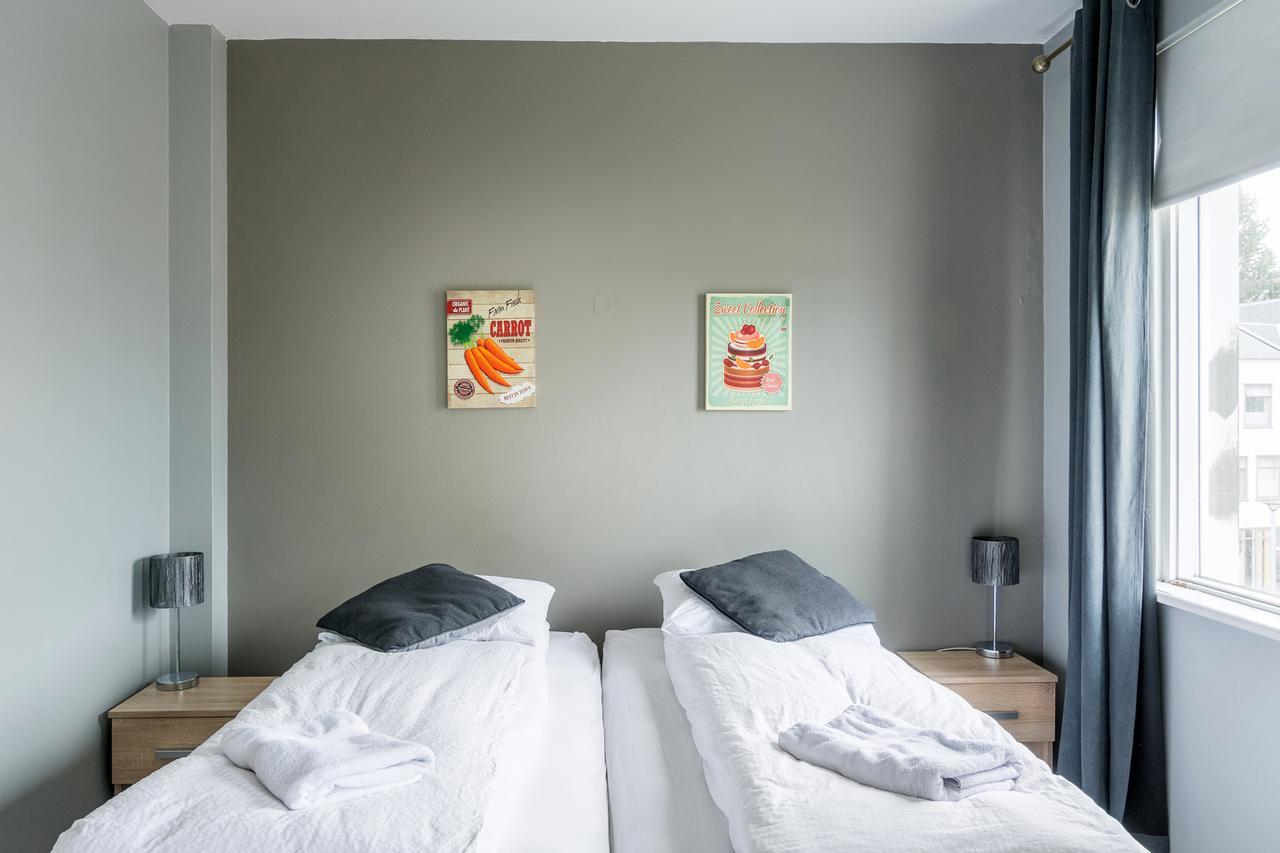 Town Square Guesthouse อาคูเรย์รี ภายนอก รูปภาพ
